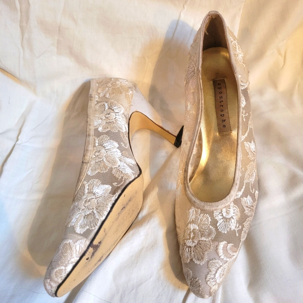 4/$26 Apostrophe Vintage Lace White High Heeled Shoes